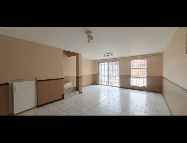 2 BEDROOM TOWNHOUSE FOR SALE IN WINCHESTER HILLS